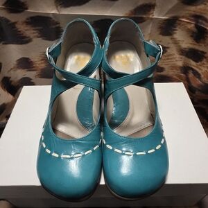 John Fluevog Operetta MALIBRAN Discontinued Turquoise & White Comfortable Heels